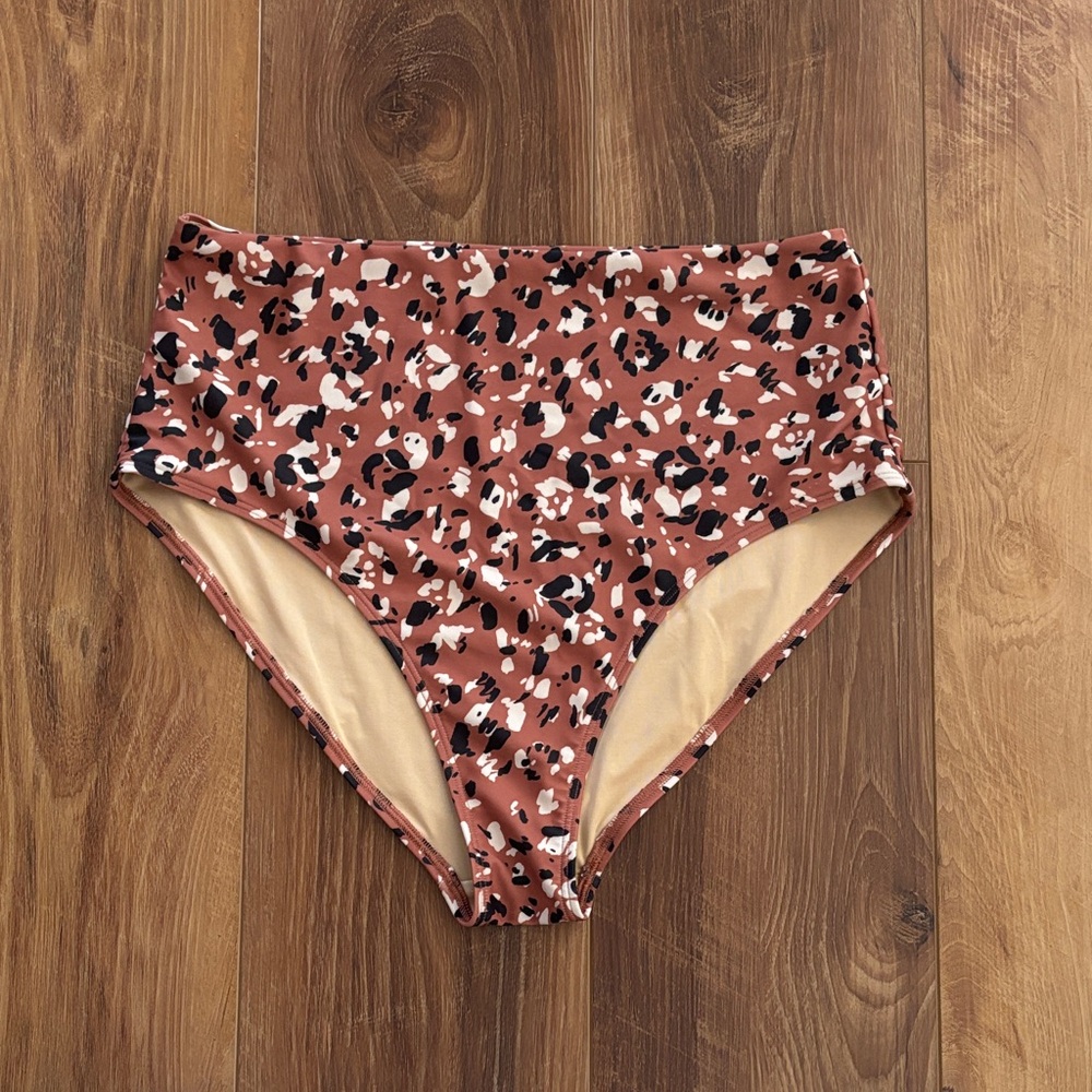 5/$25🌼 Old Navy High-Waisted Bikini Leopard Print Swim Bottoms